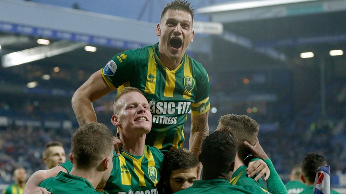 ADO-speler Vito Wormgoor blij na zege in Heerenveen