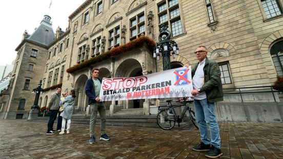 Rotterdammers op stadhuis over betaald parkeren: ‘Er is geen parkeerprobleem’ Home