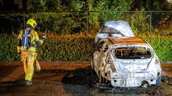Auto uitgebrand • motoragent gewond