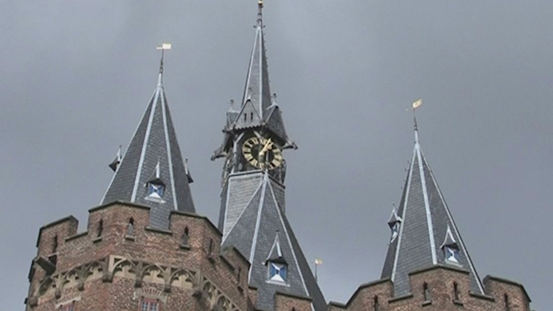 Replica Sassenpoort wordt herbouwd