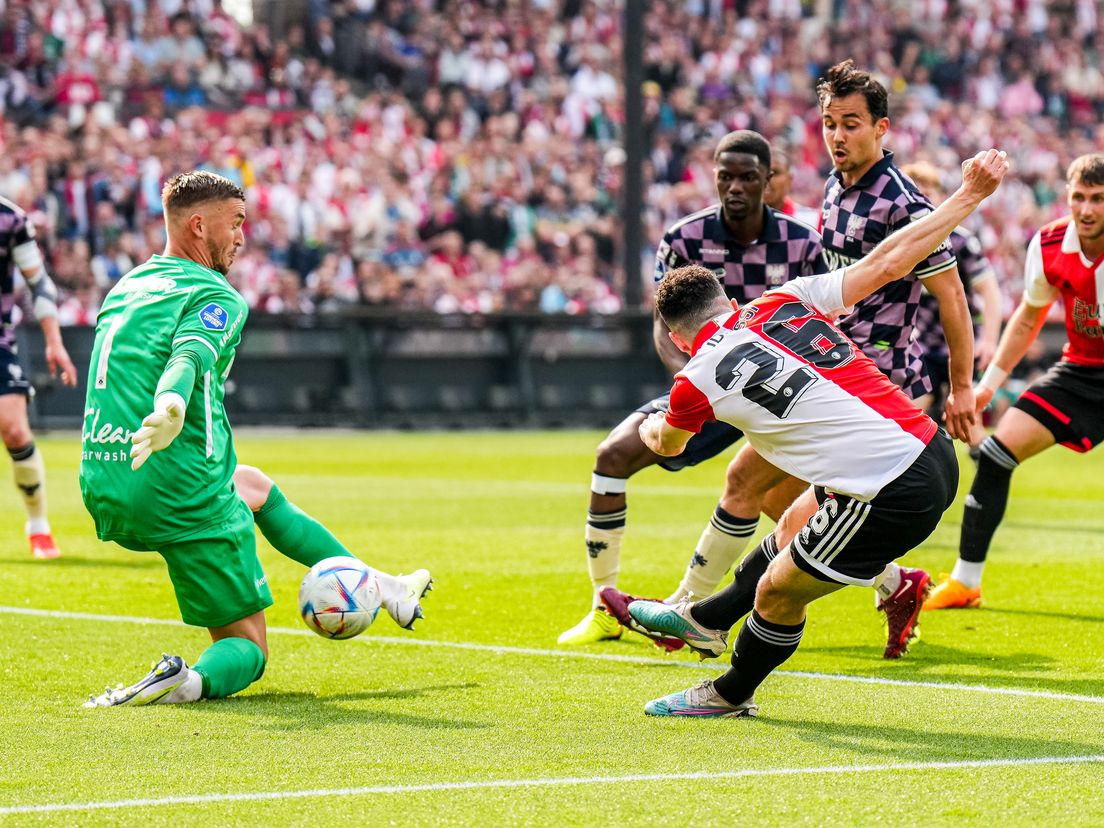 Oussama Idrissi maakt de 1-0 in de kampioenswedstrijd van Feyenoord