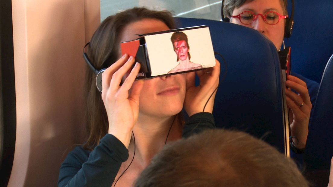 Virtuele Bowie-ervaring in de trein op weg naar expositie in Groningen