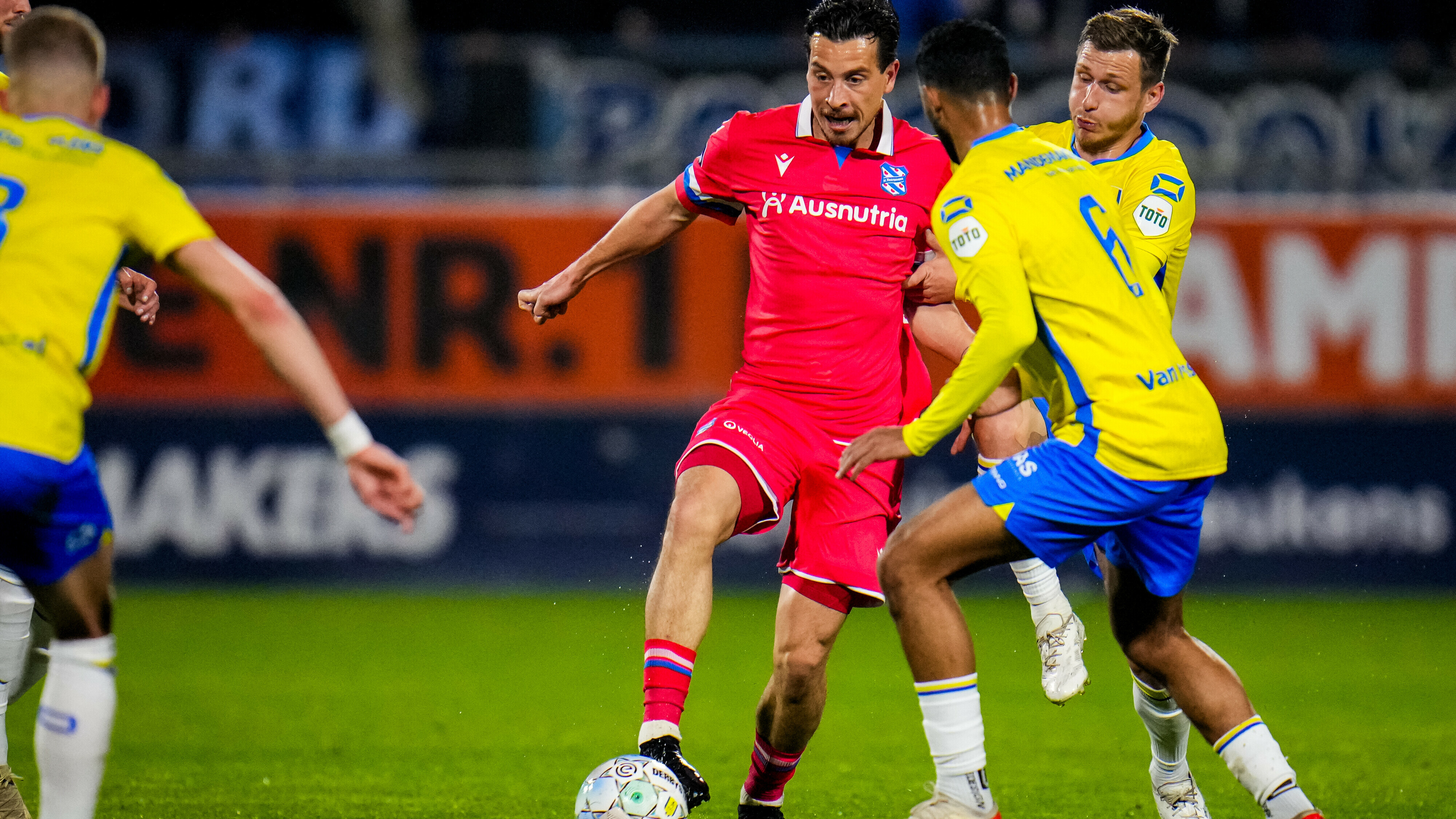 Heerenveen geeft overwinning onnodig weg in Waalwijk