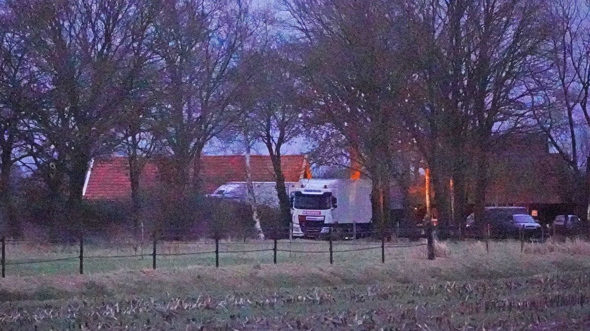 Politie rolt drugslab op in Veeningen, vijf mensen aangehouden