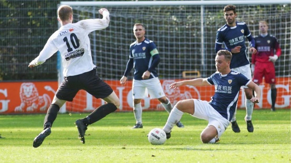 Remco van Tiggele in actie voor Kloetinge tegen Die Haghe