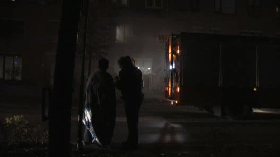 Man in ziekenhuis na woningbrand