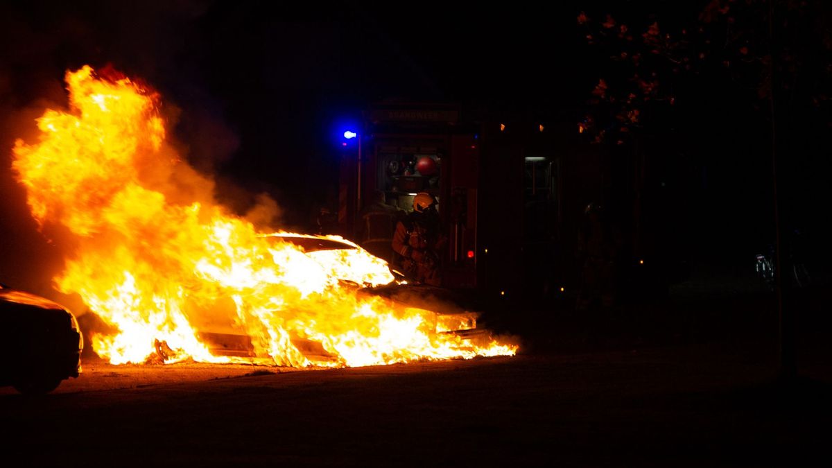 Auto brandt uit in NieuwAmsterdam RTV Drenthe