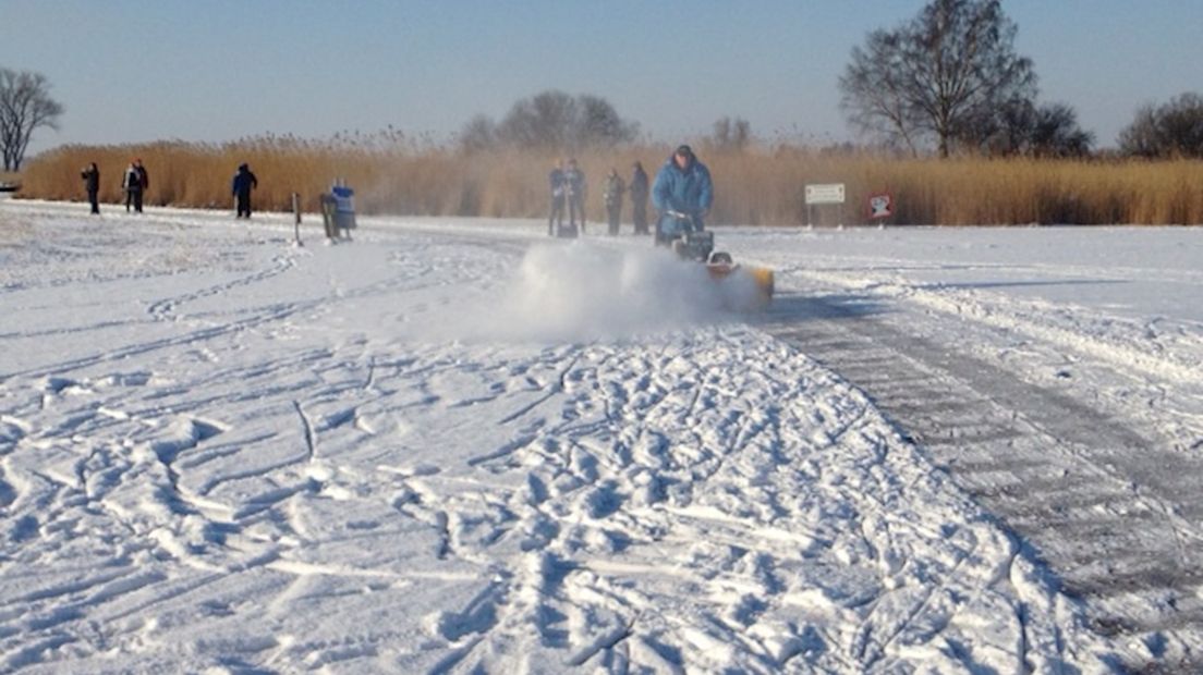 Alleen schaatsen op geveegd ijs