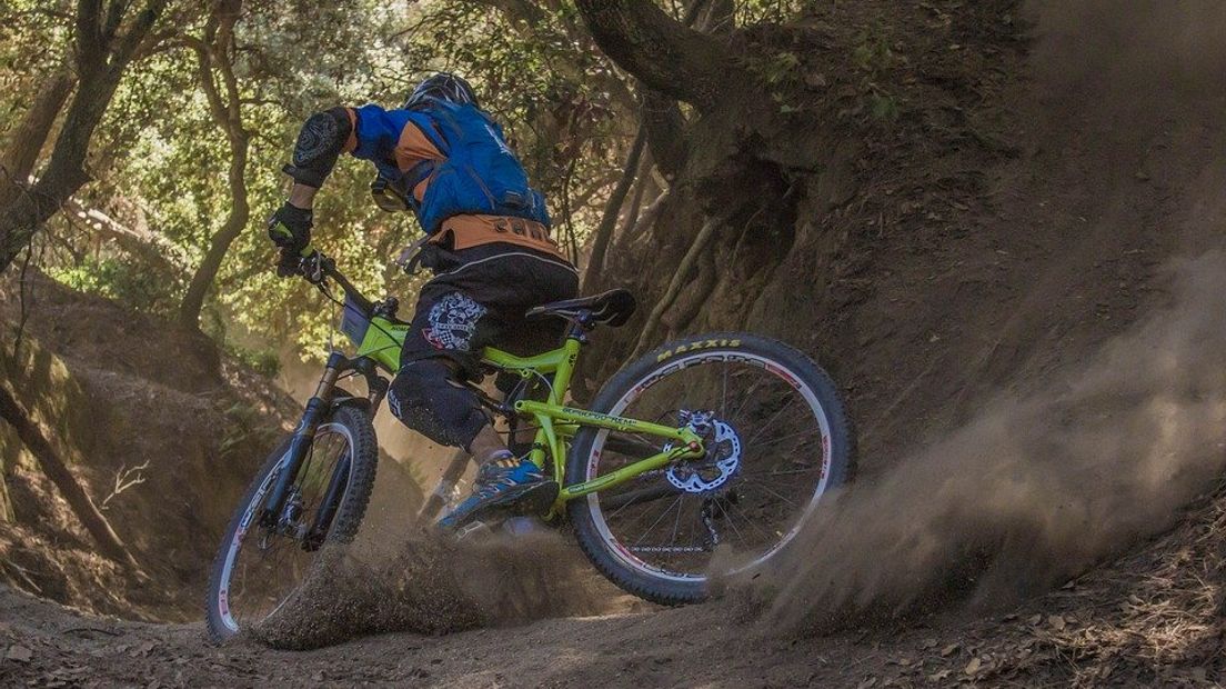 Een mountainbiker uit Putten is ernstig gewond geraakt in Winterberg.