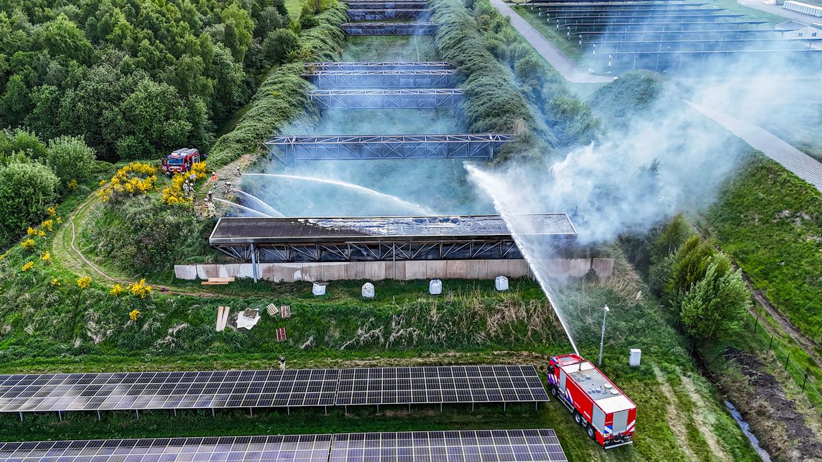 Brand op lastig te blussen plek bij schietvereniging in Emmer-Compascuum