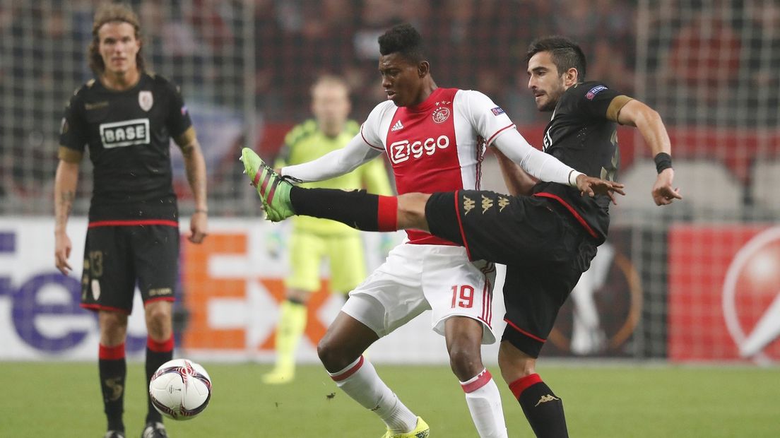 Mateo Cassierra in actie namens Ajax tegen Standard Luik.