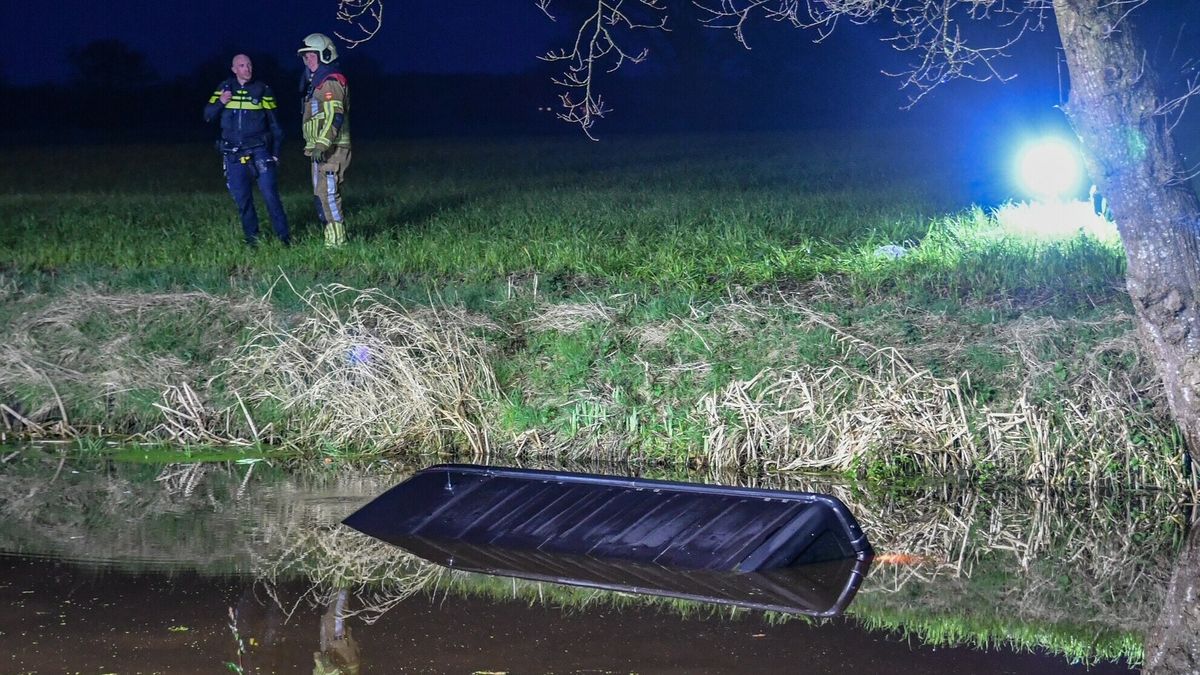 112-nieuws 1 april: Busje te water bij Hoornsterzwaag, bestuurder gewond