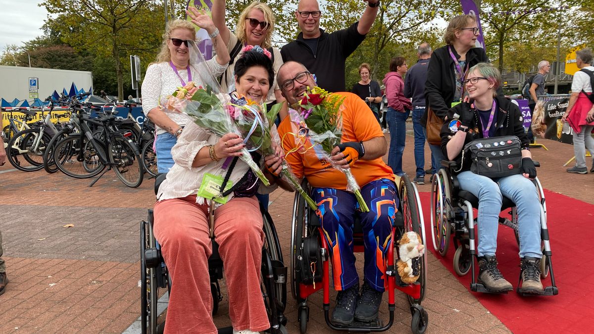 Gladiolen, bier en verbroedering; finish Sallandse Wandelvierdaagse 'na topdagen'