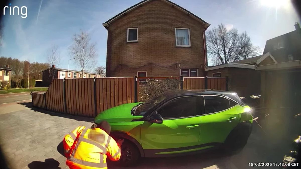 Brandstichting van een auto in Sneek