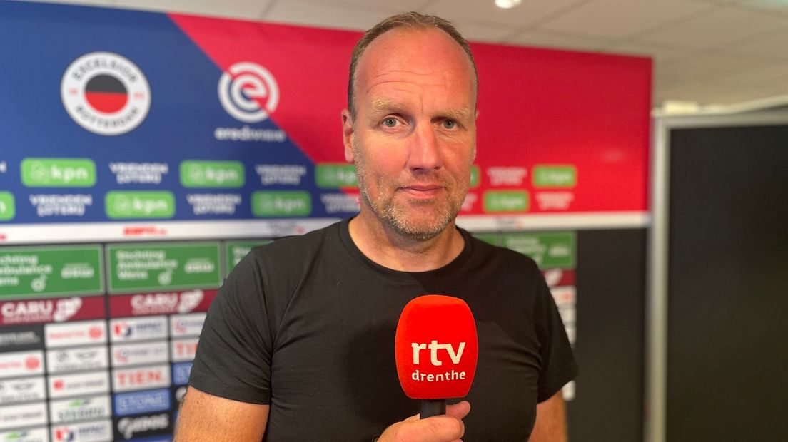FC Emmen-trainer Dick Lukkien baalt enorm van de nederlaag bij concurrent Excelsior