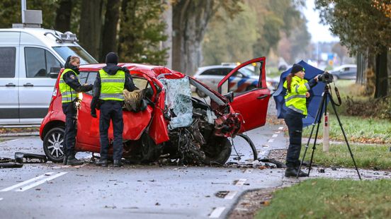 Automobilist verongelukt bij eenzijdig ongeluk Vollenhove. Automobilist verongelukt bij eenzijdig ongeluk Vollenhove.