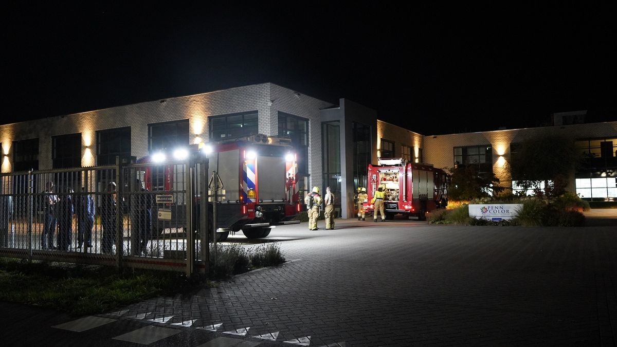 Machinebrand bij fabriek in Venray: medewerker blust vuur