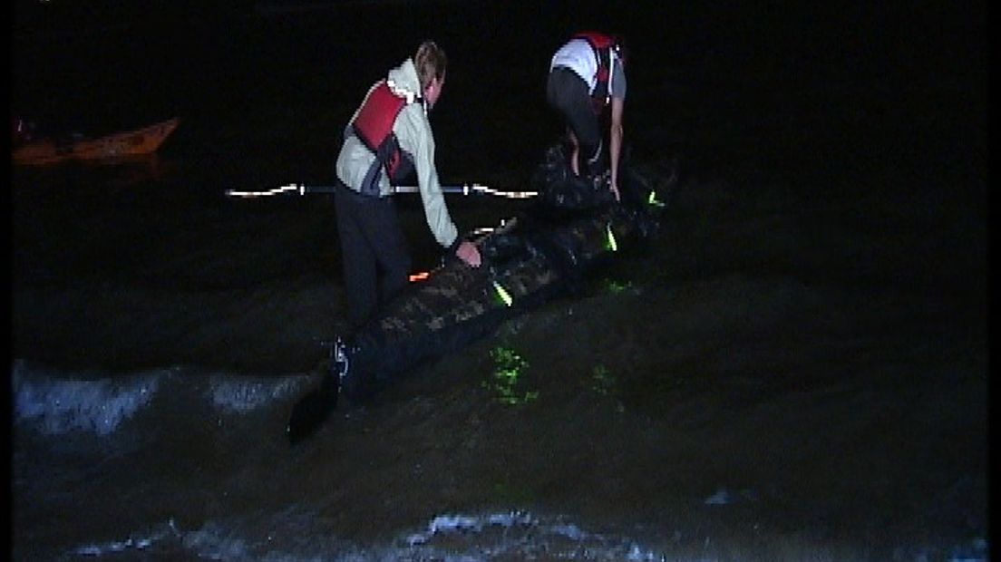 Engelandvaarders vertrekken vanaf Katwijkse strand