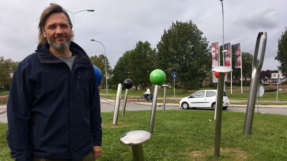 Spelden en naalden herrijzen op de rotonde Poelplein in Goes