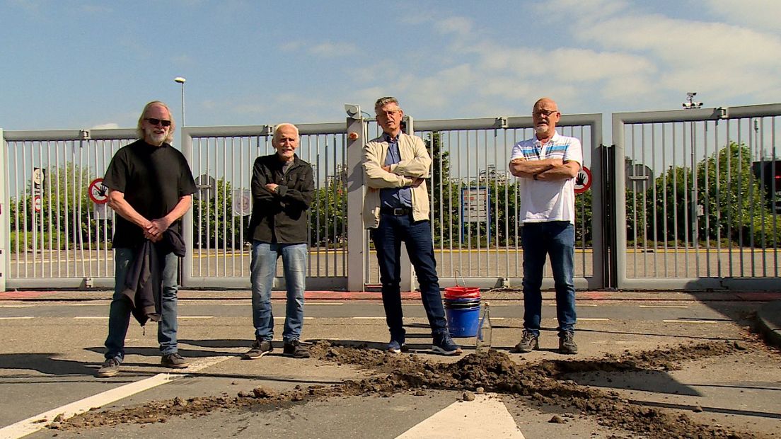 Actiegroep Gezondheid voor alles uit Sliedrecht protesteert in Dordrecht bij Chemours tegen Pfas