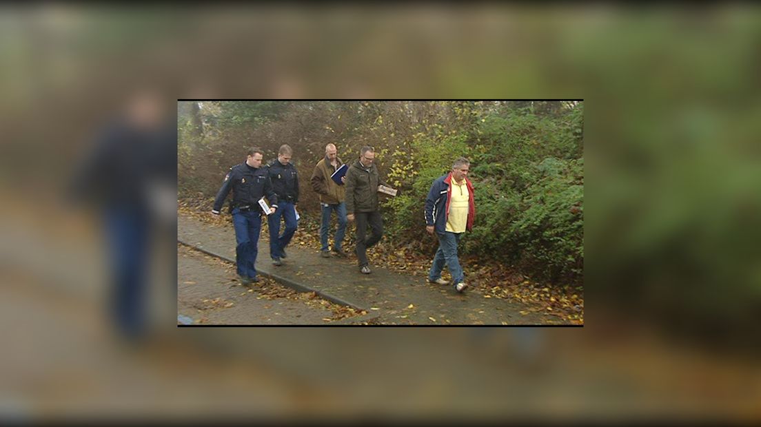 De plysje die sneon wiidweidich buertûndersyk yn de Vosseparkwyk yn Ljouwert