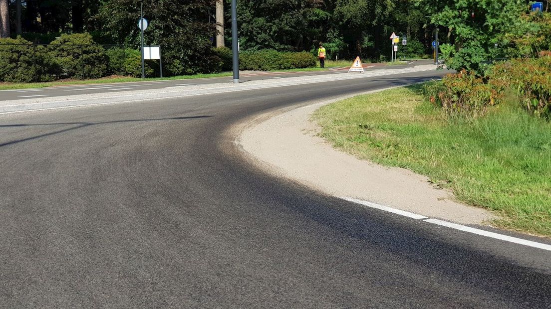 Tractor laat oliespoor in Enschede achter