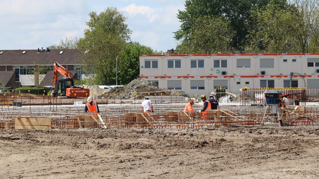 Er wordt gewerkt aan de fundering van het gebouw