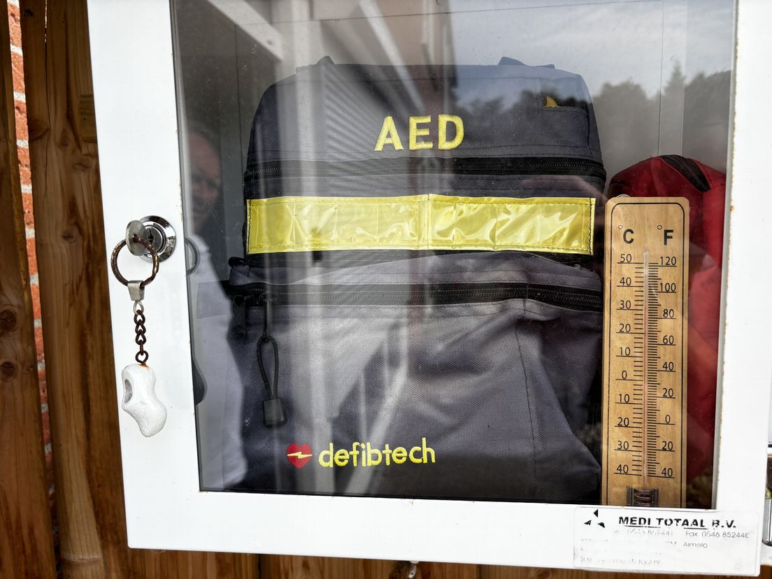 Oververhitte defibrillator kan haperen bij moment van nood: 'Hang AED in de schaduw'