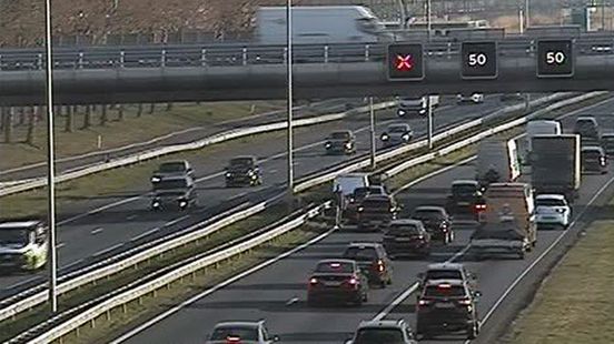Ongeval na onwelwording op A27 bij Nieuwegein. Ongeval na onwelwording op A27 bij Nieuwegein.