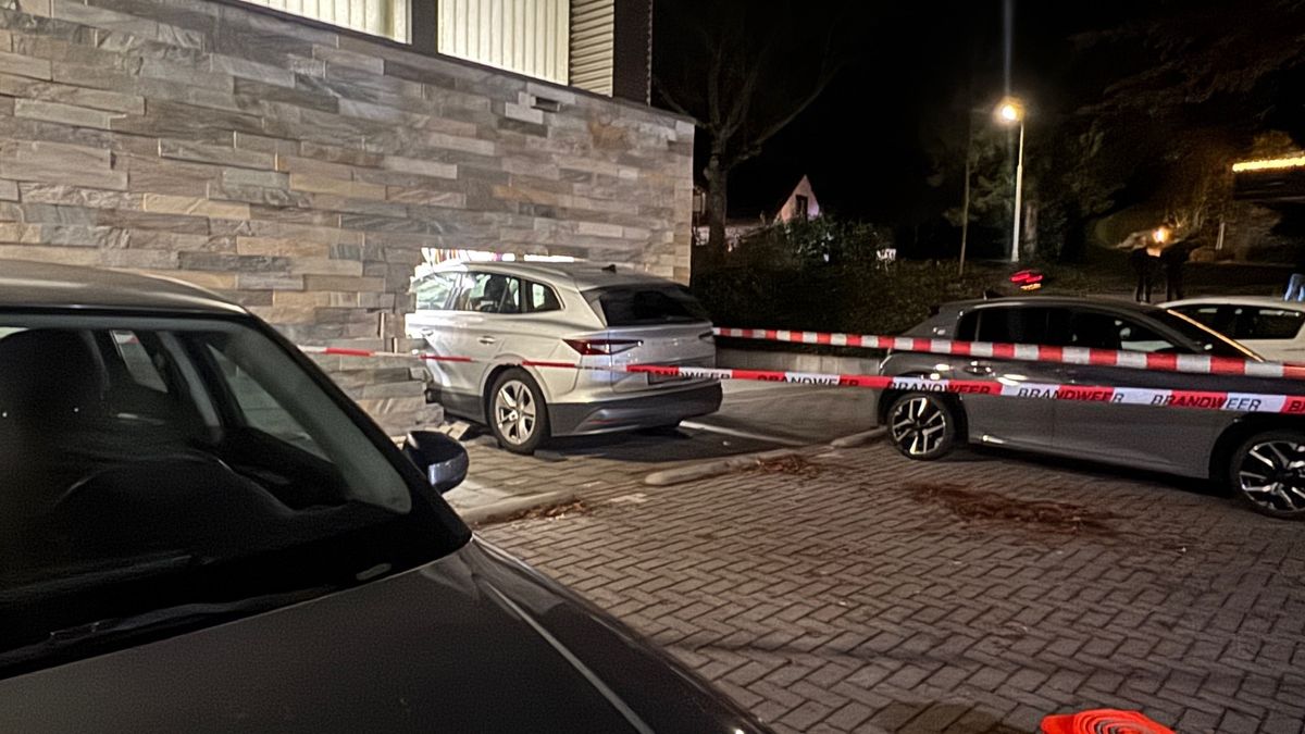 'Het klonk als een aardbeving': auto rijdt sporthal Herten binnen