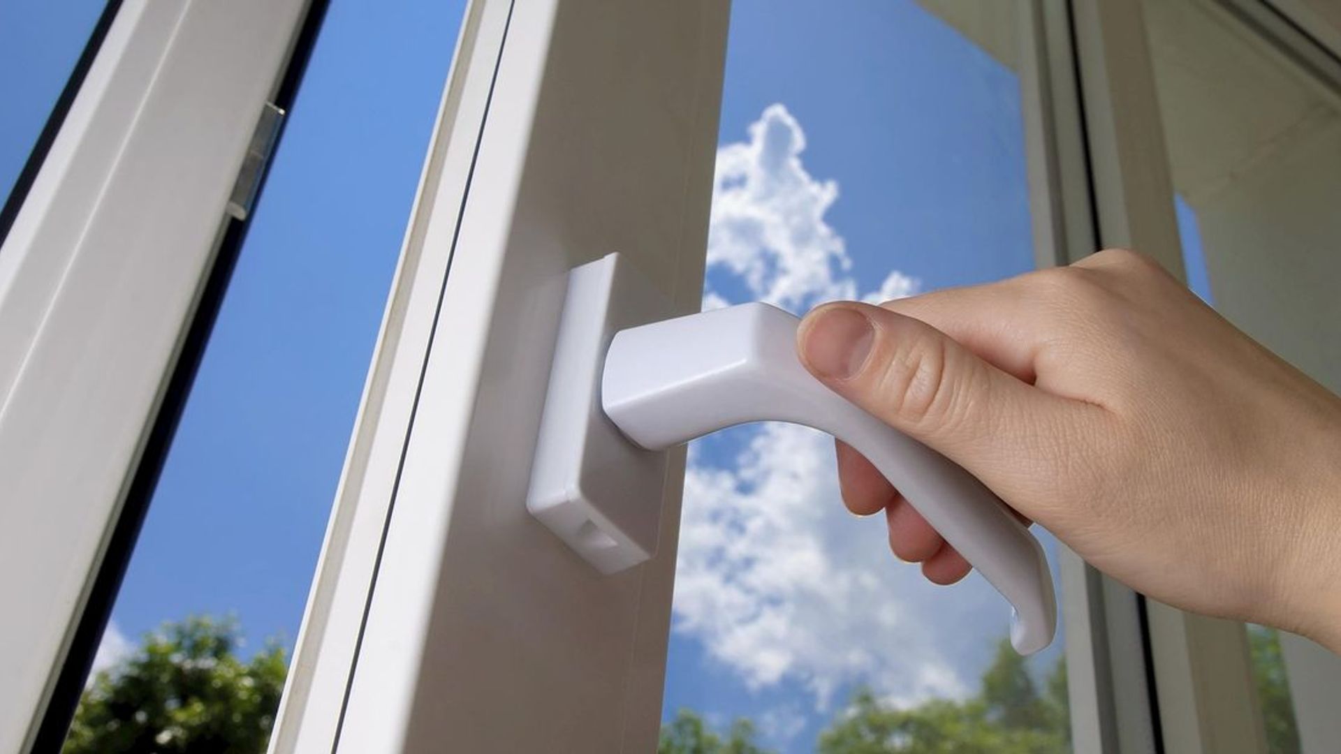 Na kunststofkozijnenhandel Makrozijn in Enschede is enkele weken later ook zusterbedrijf ELN failliet verklaard.