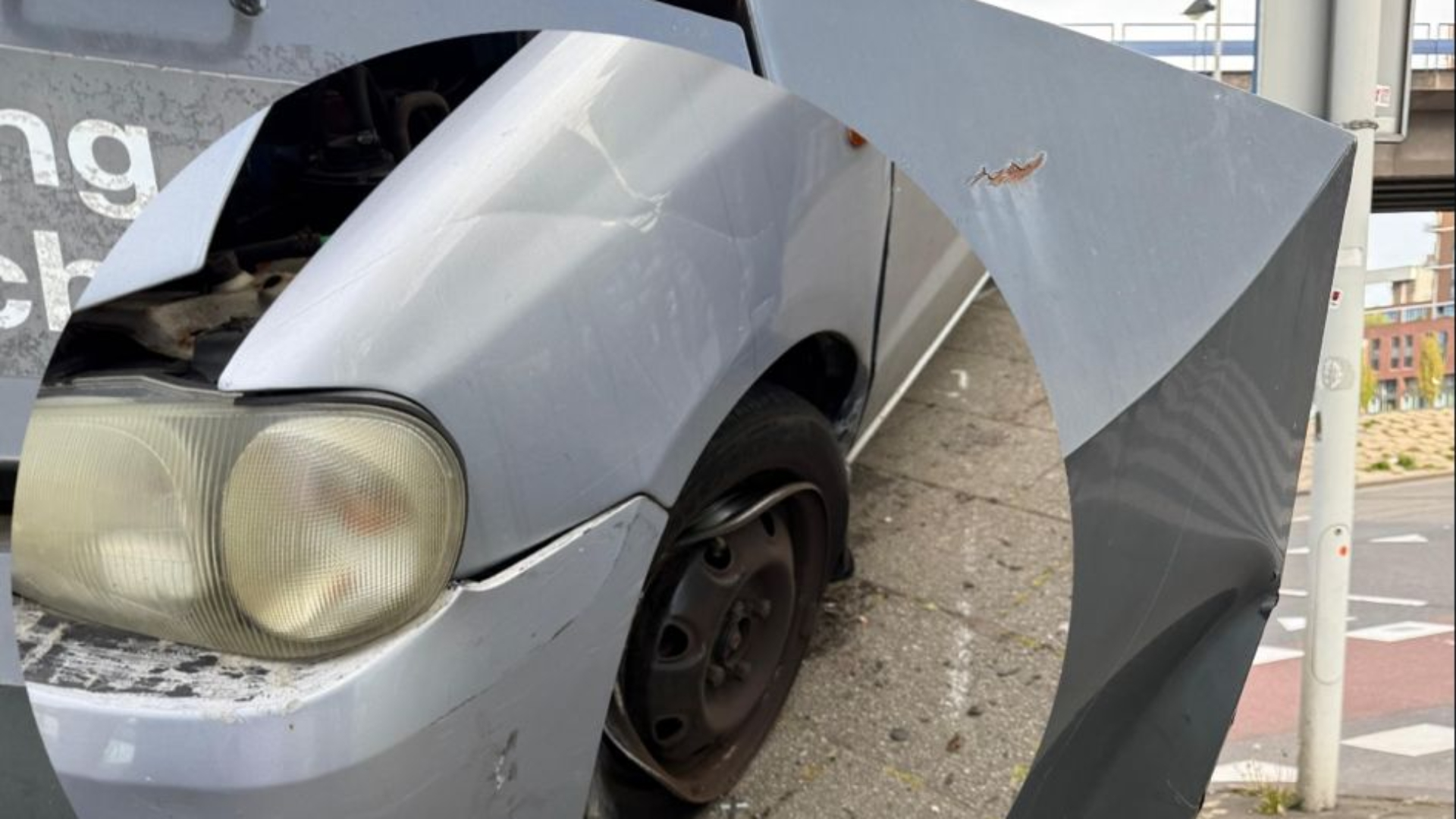 Beschonken bestuurder met rijverbod rijdt tegen container