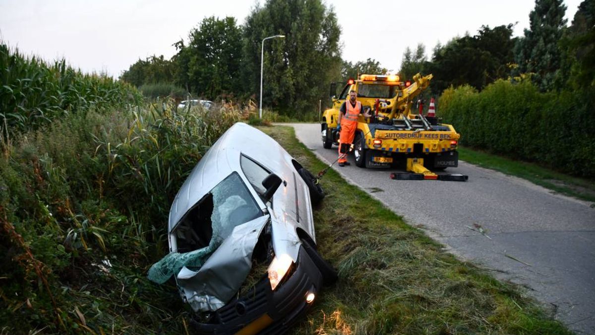 Auto belandt in sloot in Noordgouwe