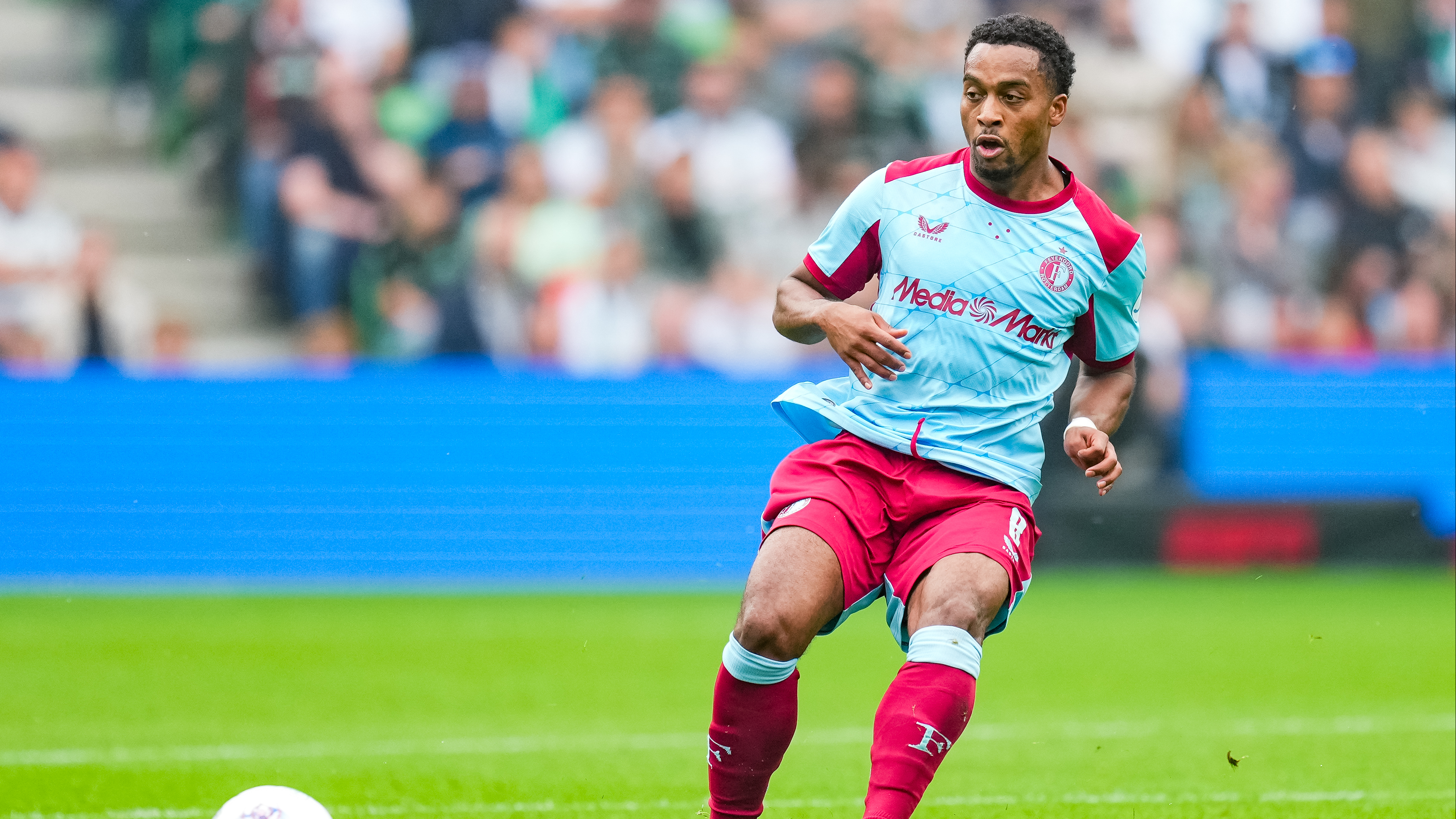 Quentin Timber in actie namens Feyenoord