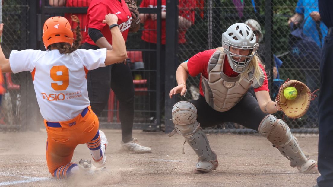 Quick catcher Laura Wissink