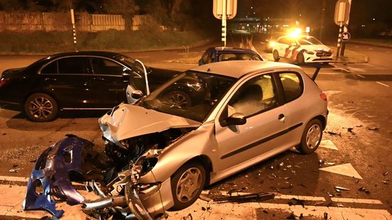 Zwaar ongeluk met 3 autos in Maarssen. Zwaar ongeluk met 3 autos in Maarssen.