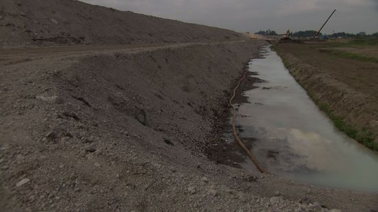 Den Haag neemt motie aan om 670.000 ton staalslakken in Spijk te verwijderen