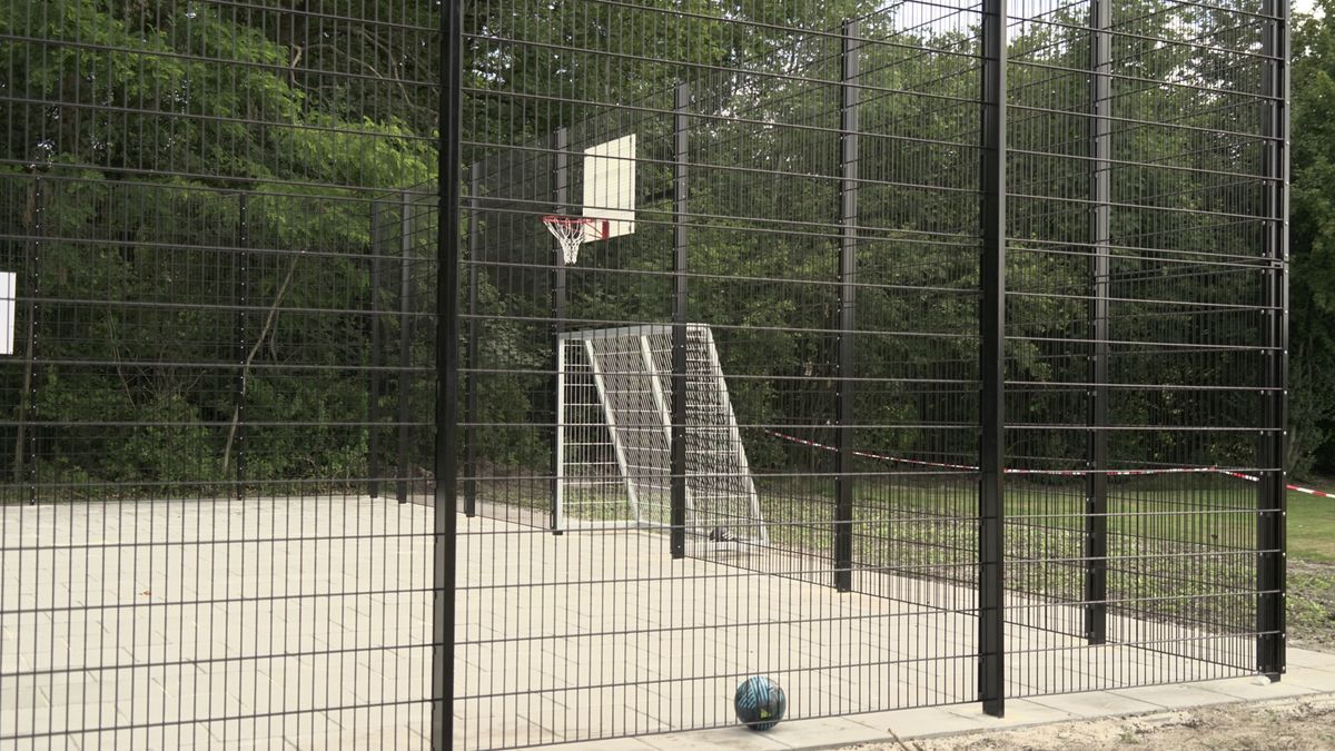 Dorp Wilhelminaoord bouwt grote sportkooi om bewegen te stimuleren