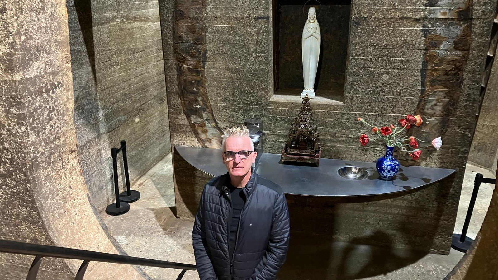 Ronald Westerhuis wil voor eeuwig tussen zijn kunst liggen en bouwt mausoleum