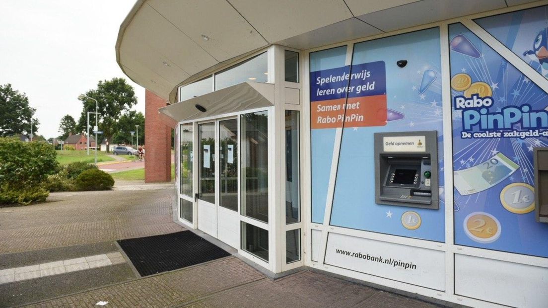 De Rabobank aan de Stationsstraat in Scheemda sluit de deuren