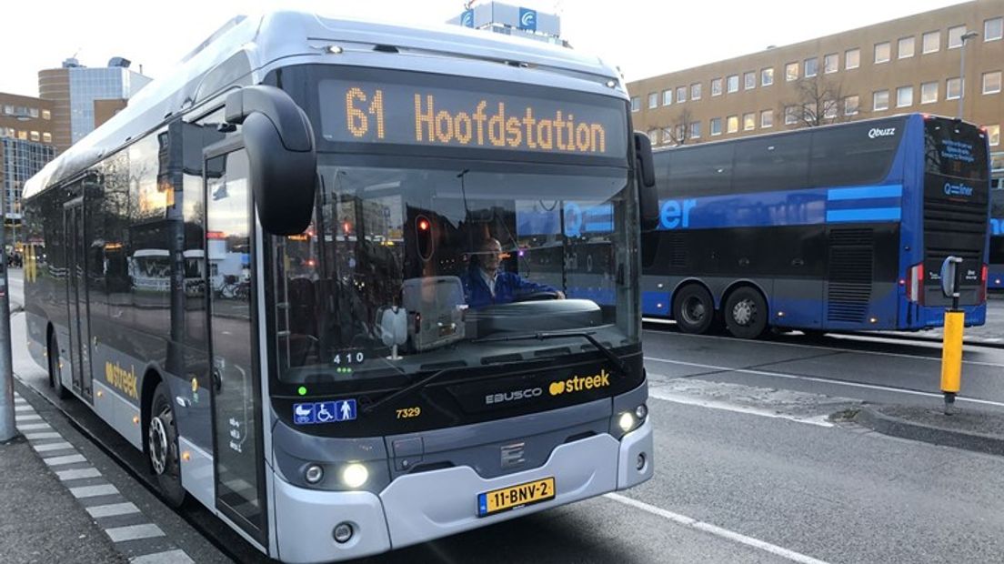 Een bus op het Hoofdstation in Groningen