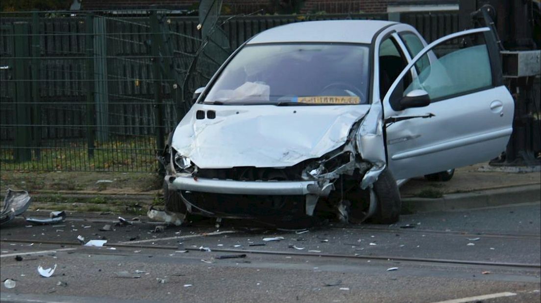 Auto ramt spoorweginstallatie Almelo