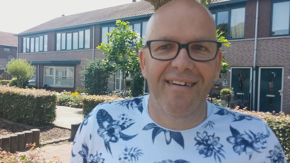 Een waterlek zorgde zondagochtend voor opschudding in Harderwijk en Hierden. Op sommige plekken kwam geen druppel water meer uit de kraan. Verschillende hulpdiensten zochten urenlang tevergeefs naar het lek. Wandelaar Willem van Bunte vond het lek na een half uurtje wandelen.