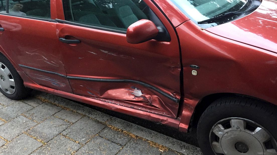 Auto's zwaar beschadigd bij aanrijding in Almelo