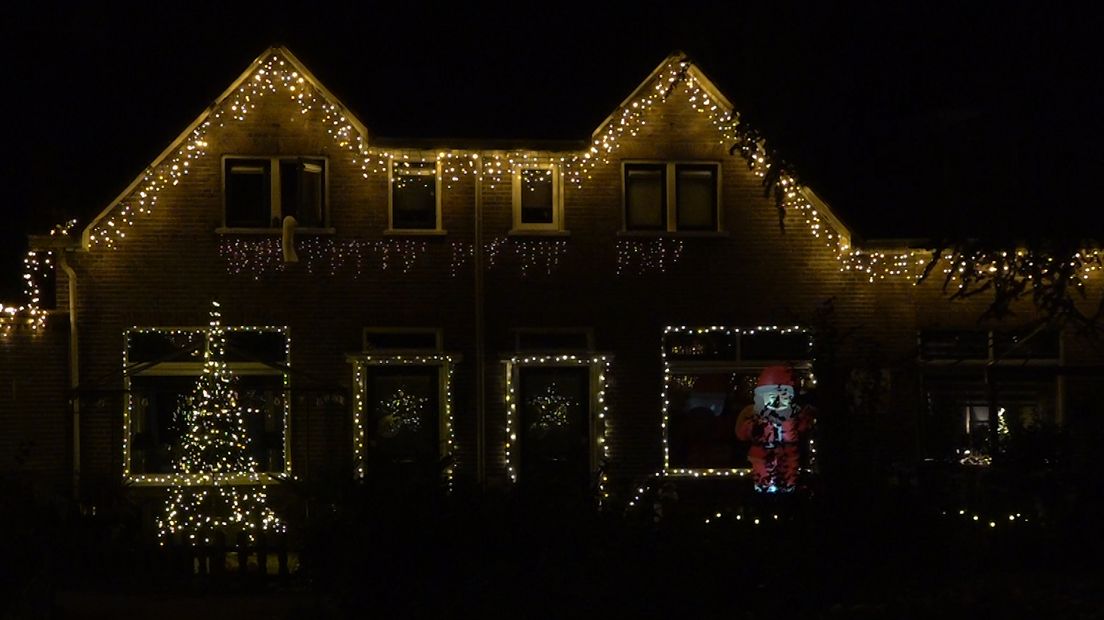 Duizenden lichtjes, hele straat nu al in kerstsfeer.