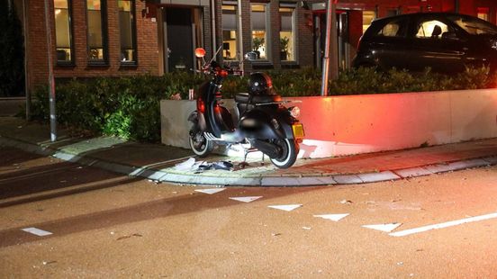 Fietser naar ziekenhuis na botsing met scooterrijdster