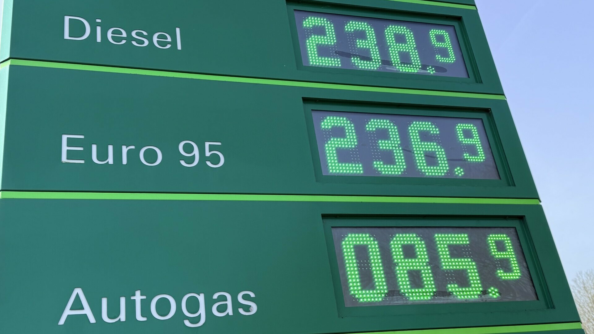 Dieselprijs door het dak: 'Gevolgen voelbaar tot in de supermarkt'