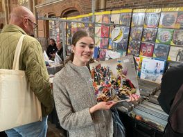 Ook tieners vallen voor vinyl; Bente Sent (15) kickt op grote platenbeurs in Deventer