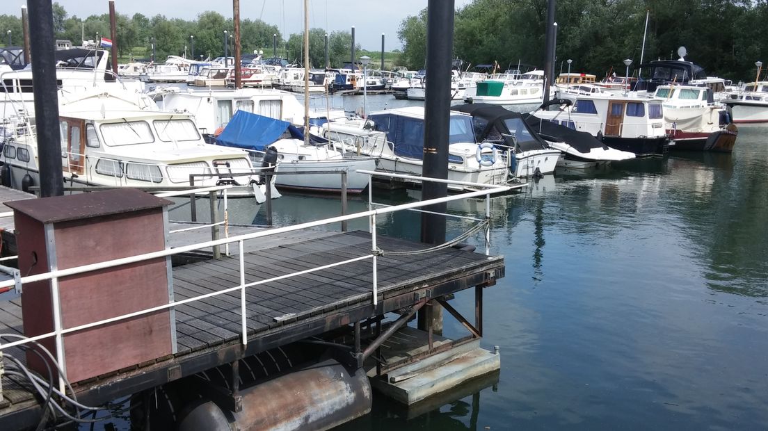 Eén van de oudste jachthavens van Nederland De Batavier in Niftrik, gaat flink op de schop. De gemeente Wijchen staat garant voor de € 500.000,- die de watersporters lenen voor de renovatie.