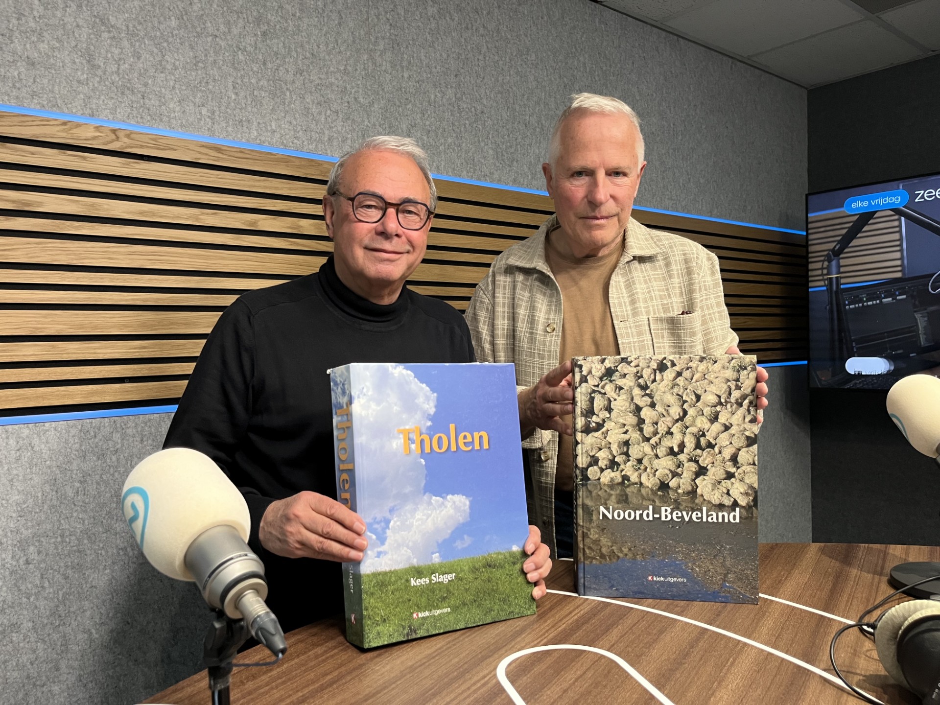 Stoeptegels van boeken over de geschiedenis van Walcheren en Schouwen-Duiveland